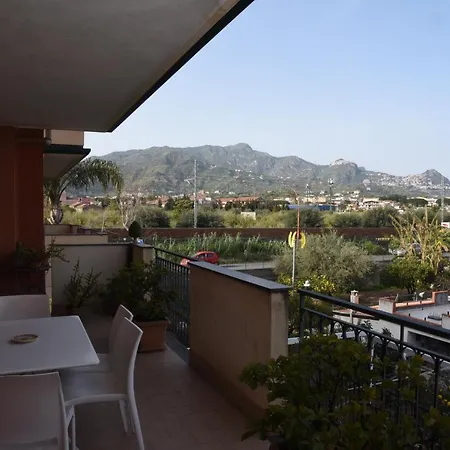 Casa Rosanna Feriehus Giardini Naxos